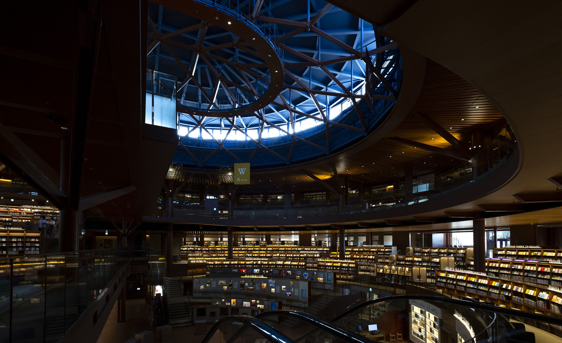 石川県立図書館